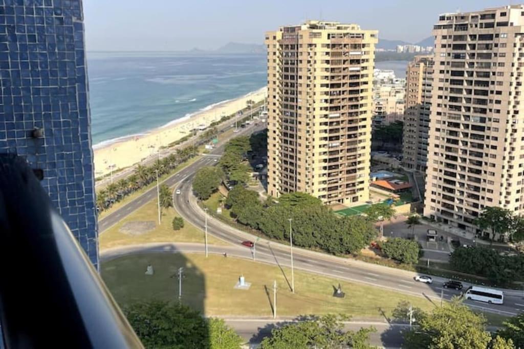 Na Orla Da Da Barra Da Tijuca,