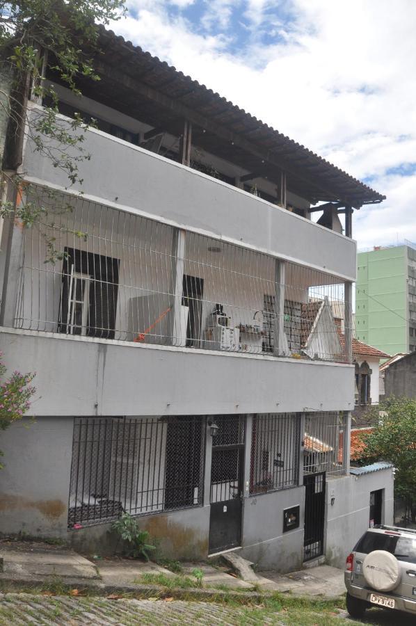 Hostel Locals House *