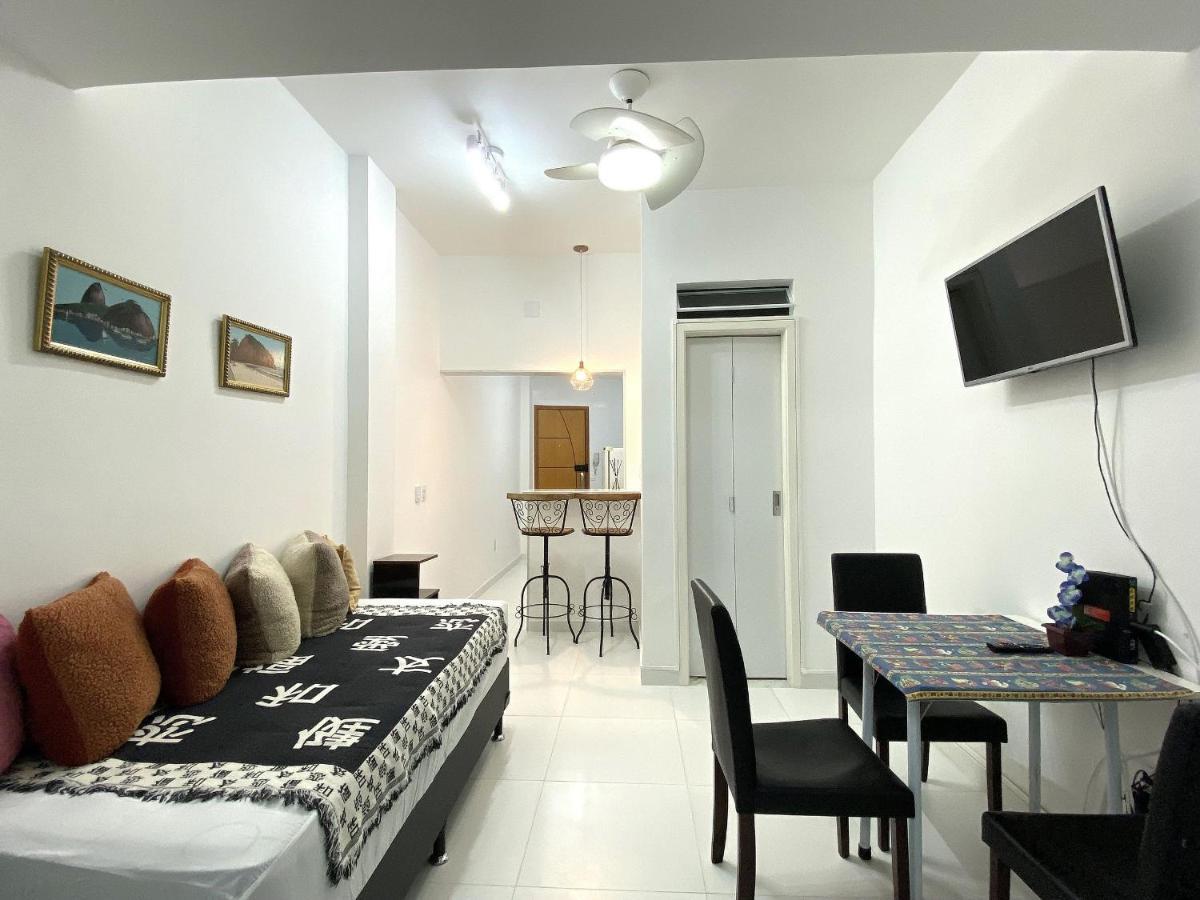 M100 - Flat A 3 Minutos Da De Copacabana Apartamento *