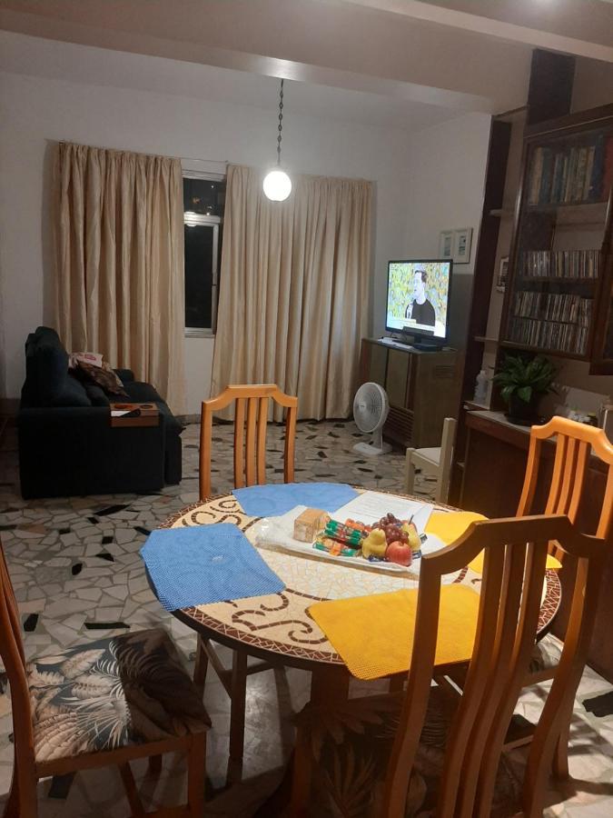 Quarto em Acomodações Particulares Apartamento Amplo, Arejado E Iluminado Rio de Janeiro