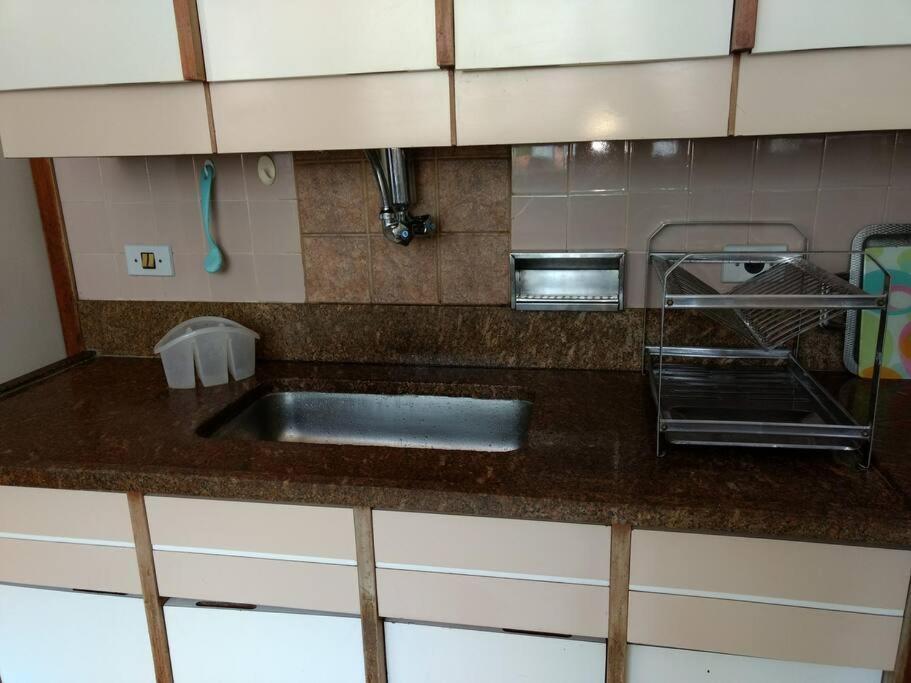 Quarto em Acomodações Particulares Apartamento Amplo, Arejado E Iluminado *