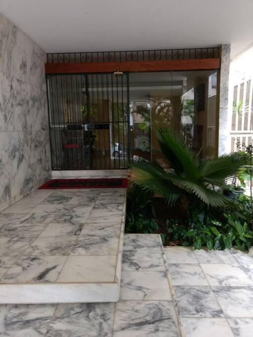 Apartamento Amplo, Arejado E Iluminado