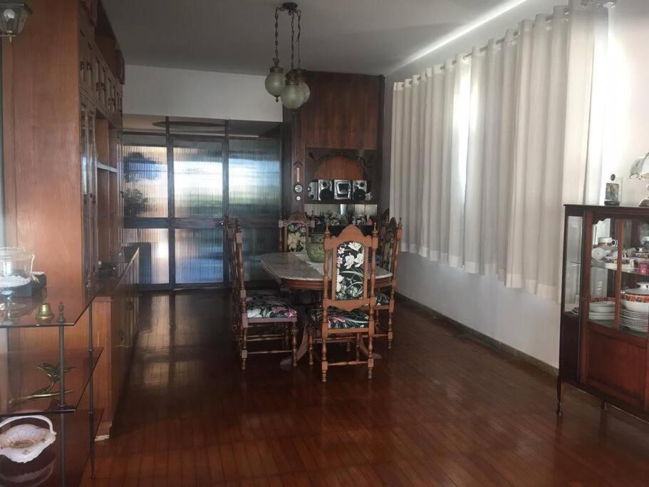 Apartamento Amplo, Arejado E Iluminado