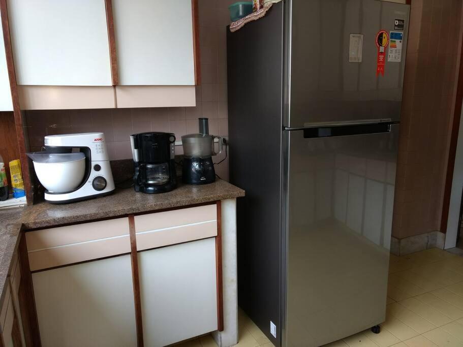 Apartamento Amplo, Arejado E Iluminado *