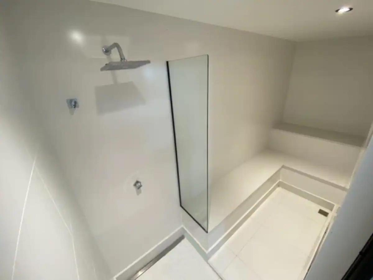 30 Secs To The Beach, 3 Balconies, 2 Bdrms Ensuite * Rio de Janeiro