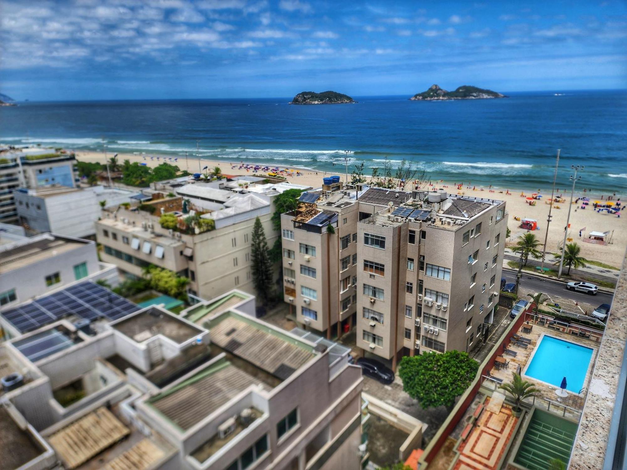 Beira Mar Vista E Montanha
