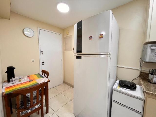 Excelente Apartamento No Leblon 02 Quadras Da Em Predio Com Piscina, Sauna E Academia Apartamento *