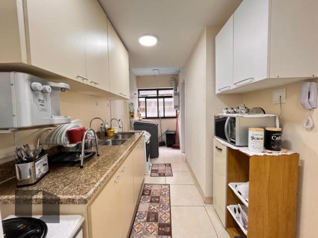 Excelente Apartamento No Leblon 02 Quadras Da Em Predio Com Piscina, Sauna E Academia *