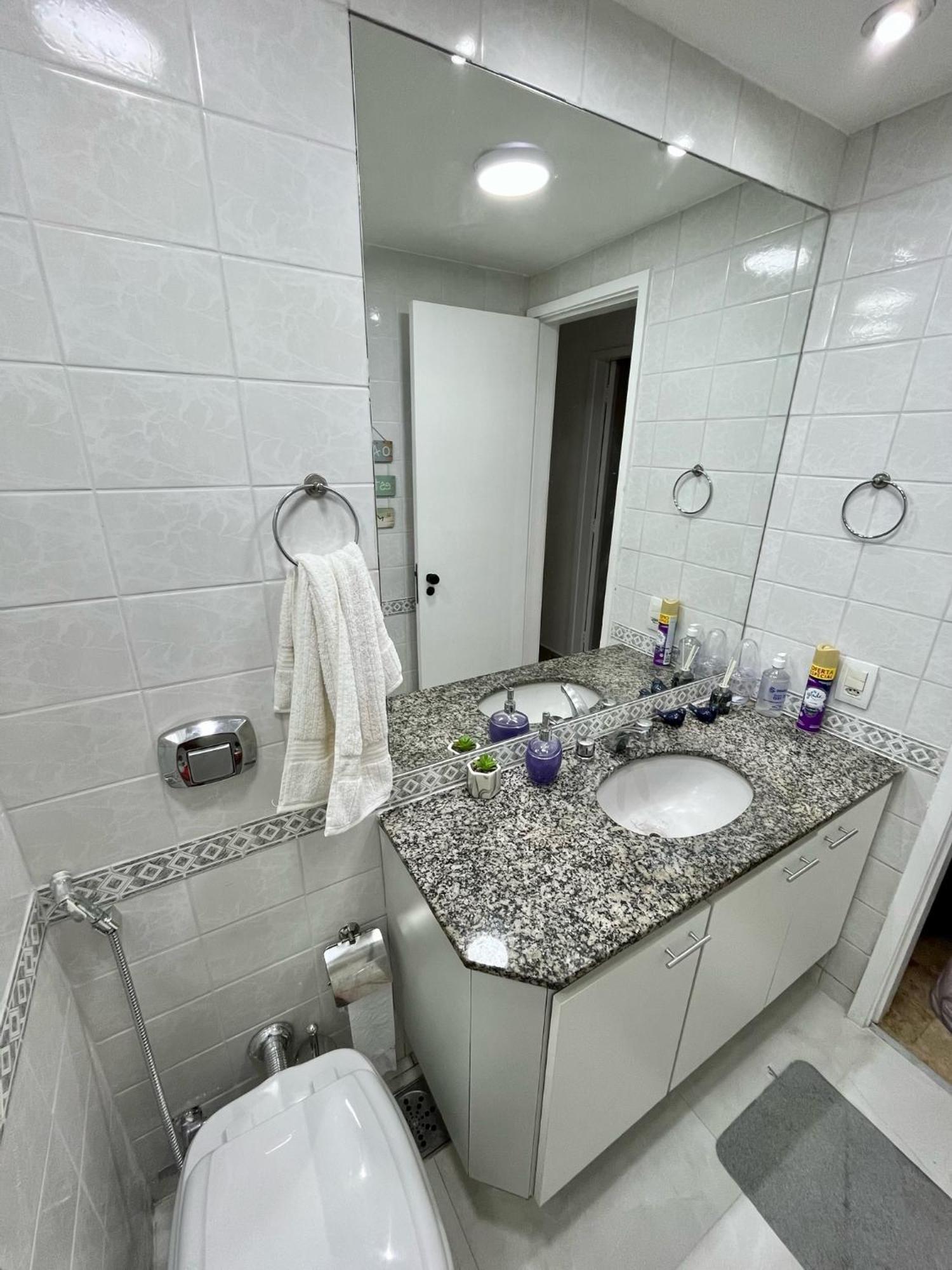 Excelente Apartamento No Leblon 02 Quadras Da Em Predio Com Piscina, Sauna E Academia Rio de Janeiro