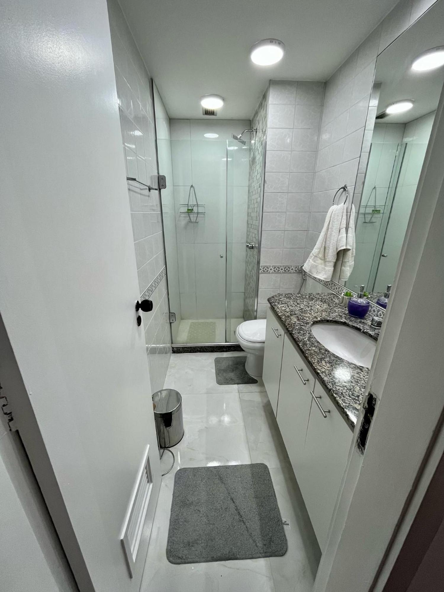 Apartamento Excelente Apartamento No Leblon 02 Quadras Da Em Predio Com Piscina, Sauna E Academia *