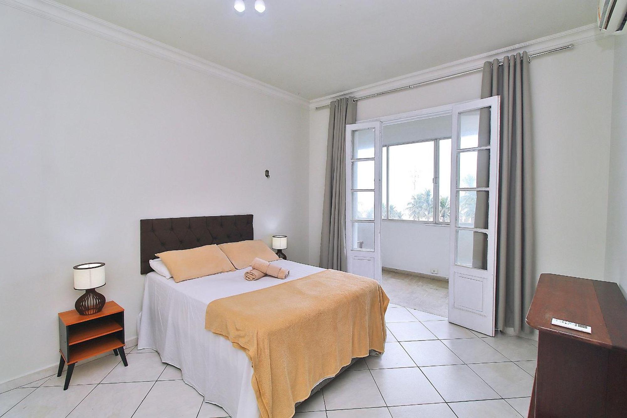Com Vista Espetacular P/ 9 Pessoas, Frente Mar, Proximo Ao Metro. Apartamento *
