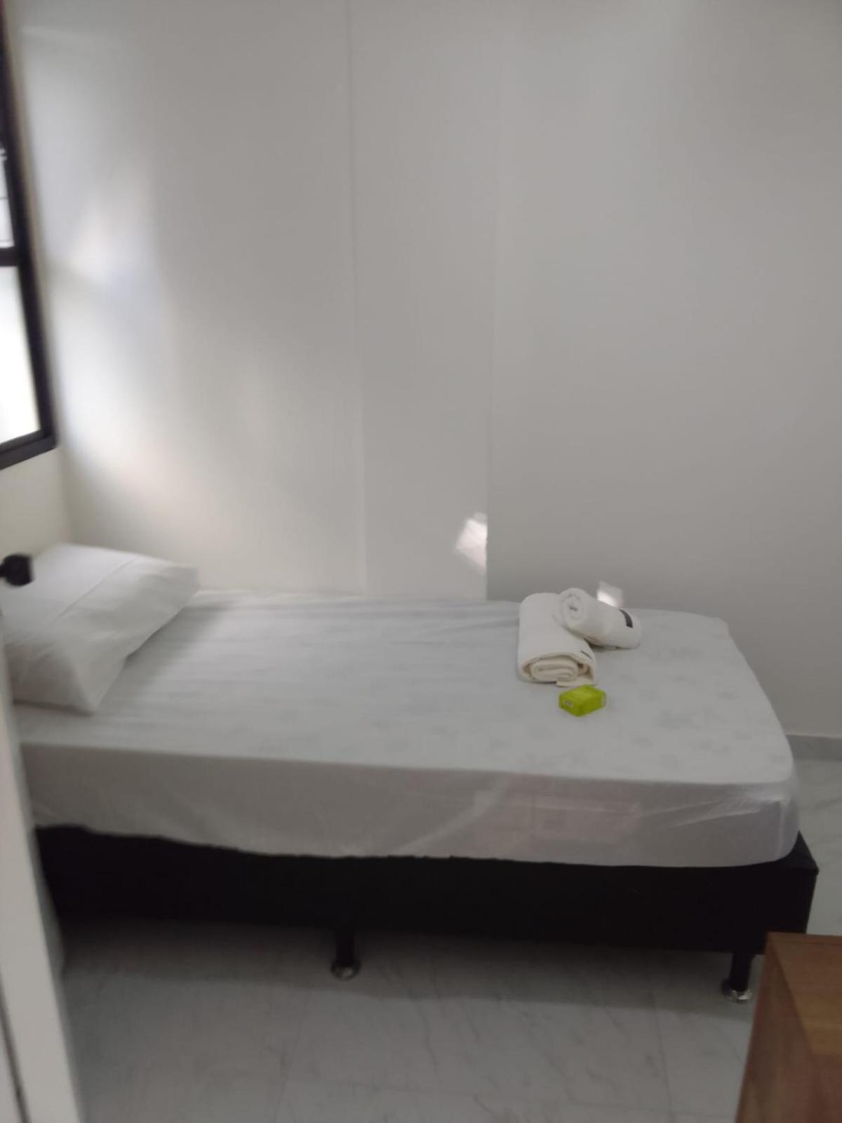Apartamento Excelente Apartamento No Leblon 02 Quadras Da Em Predio Com Piscina, Sauna E Academia Rio de Janeiro