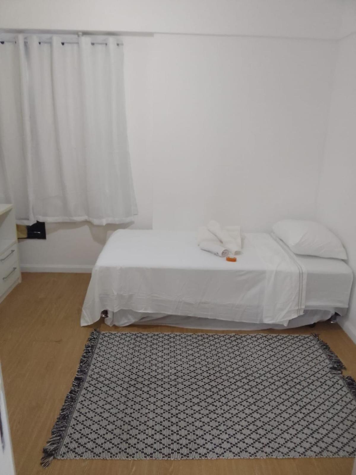 Excelente Apartamento No Leblon 02 Quadras Da Em Predio Com Piscina, Sauna E Academia