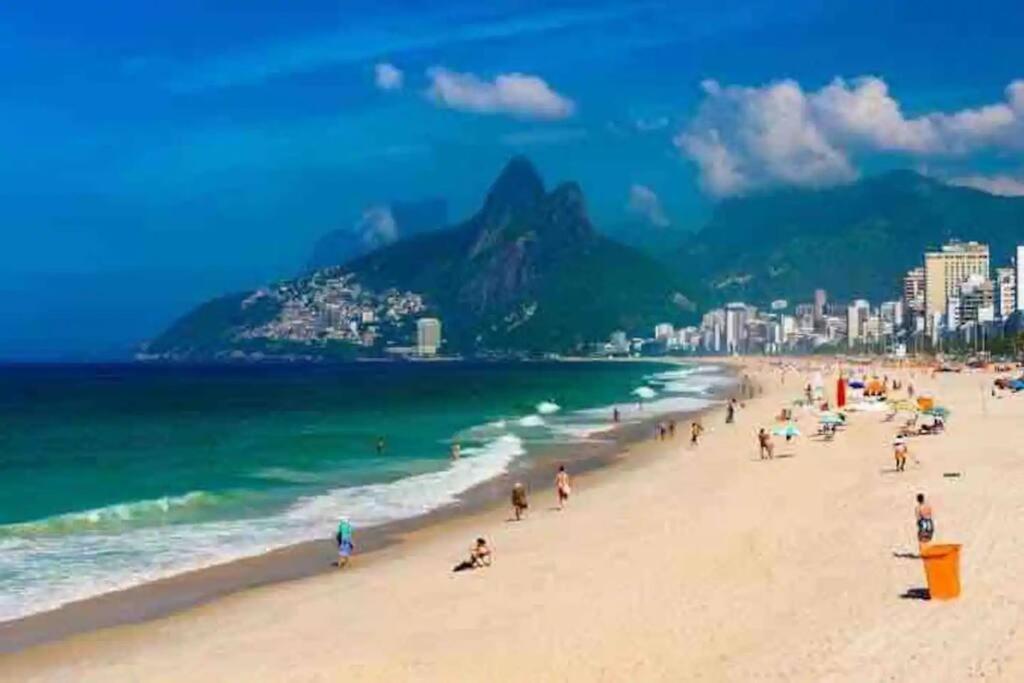 Apartamento Excelente Apartamento No Leblon 02 Quadras Da Em Predio Com Piscina, Sauna E Academia *