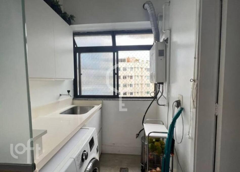 Excelente Apartamento No Leblon 02 Quadras Da Em Predio Com Piscina, Sauna E Academia