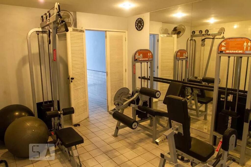 Excelente Apartamento No Leblon 02 Quadras Da Em Predio Com Piscina, Sauna E Academia Rio de Janeiro