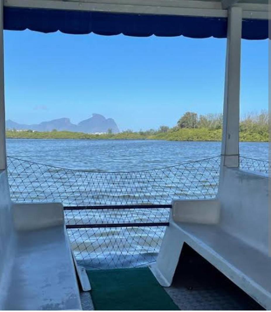 Na Barra Da Tijuca Proximo Rio Centro E Ao Lado Da Praia, Moro No Homestay