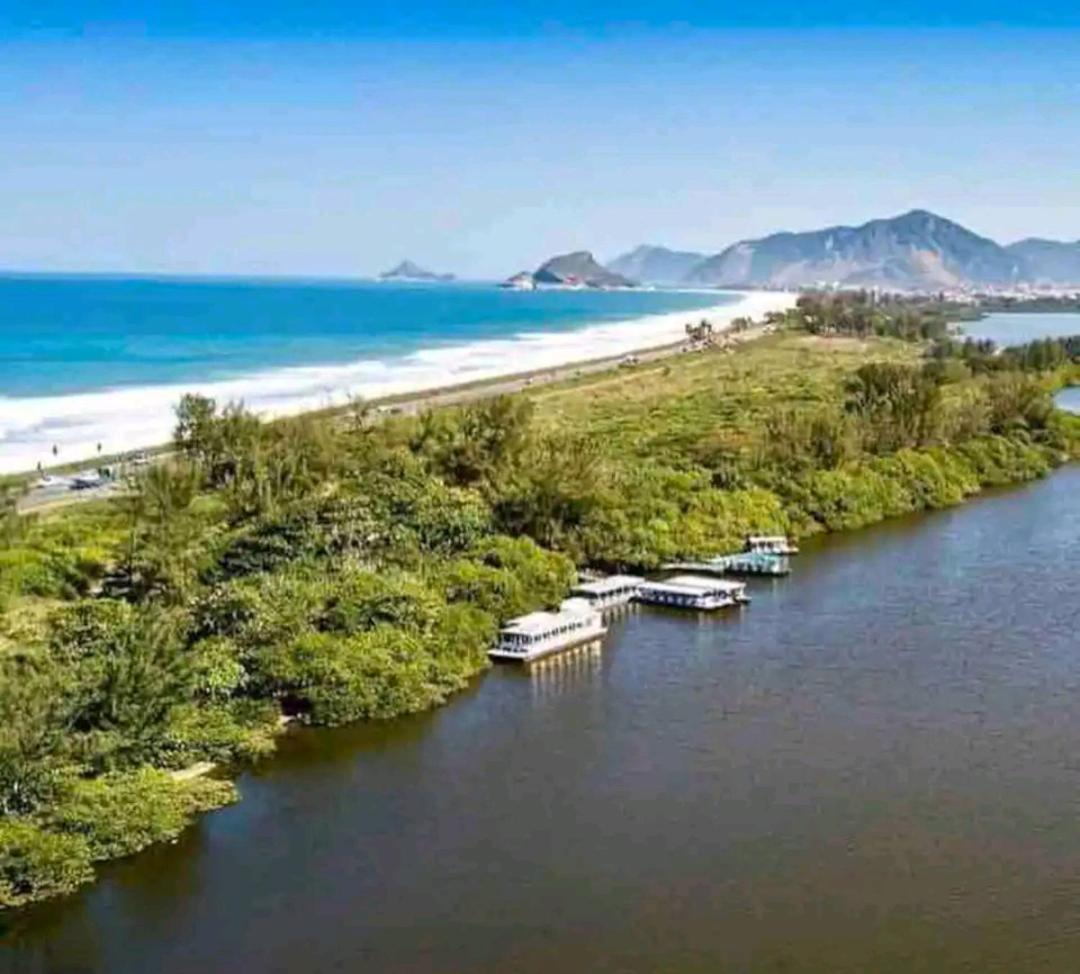 Na Barra Da Tijuca Proximo Rio Centro E Ao Lado Da Praia, Moro No Homestay