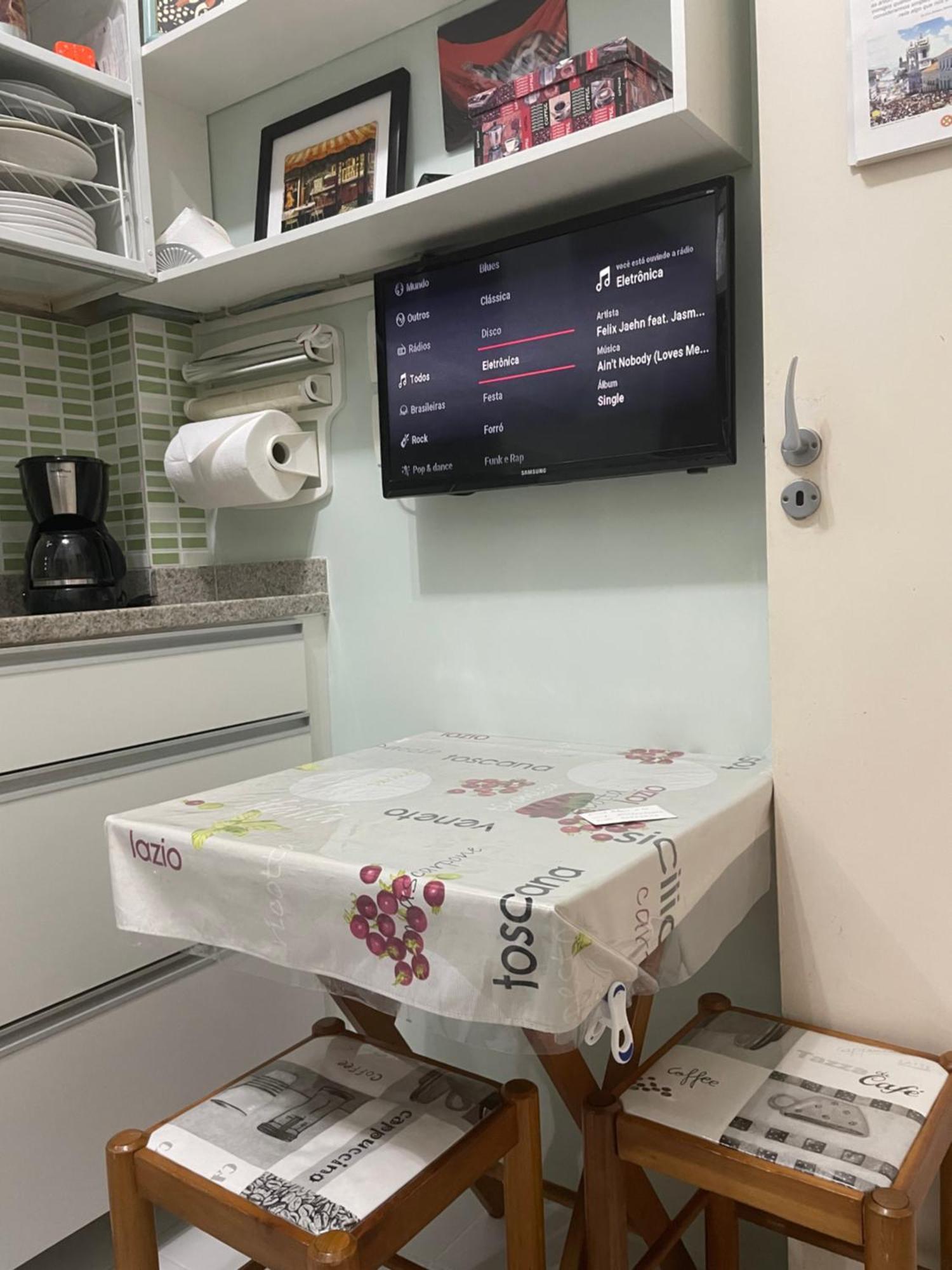 Conforto Espaco Trabalho Wi-fi Rapido Cama Queen Perto Metro Cantagalo Rio de Janeiro