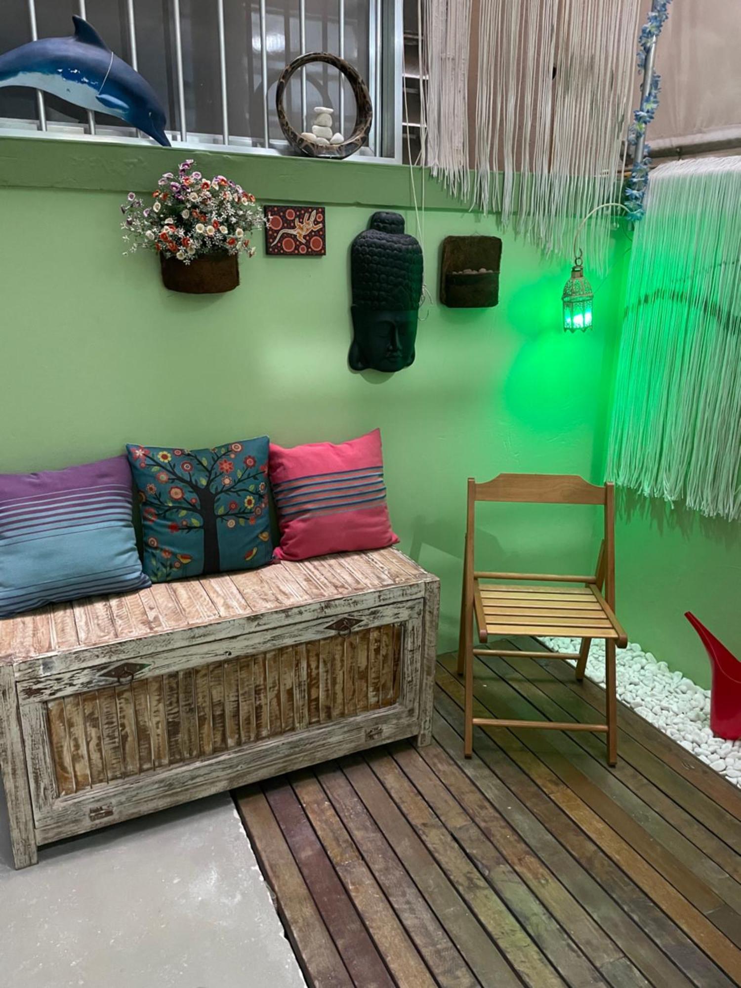 Conforto Espaco Trabalho Wi-fi Rapido Cama Queen Perto Metro Cantagalo Apartamento Rio de Janeiro