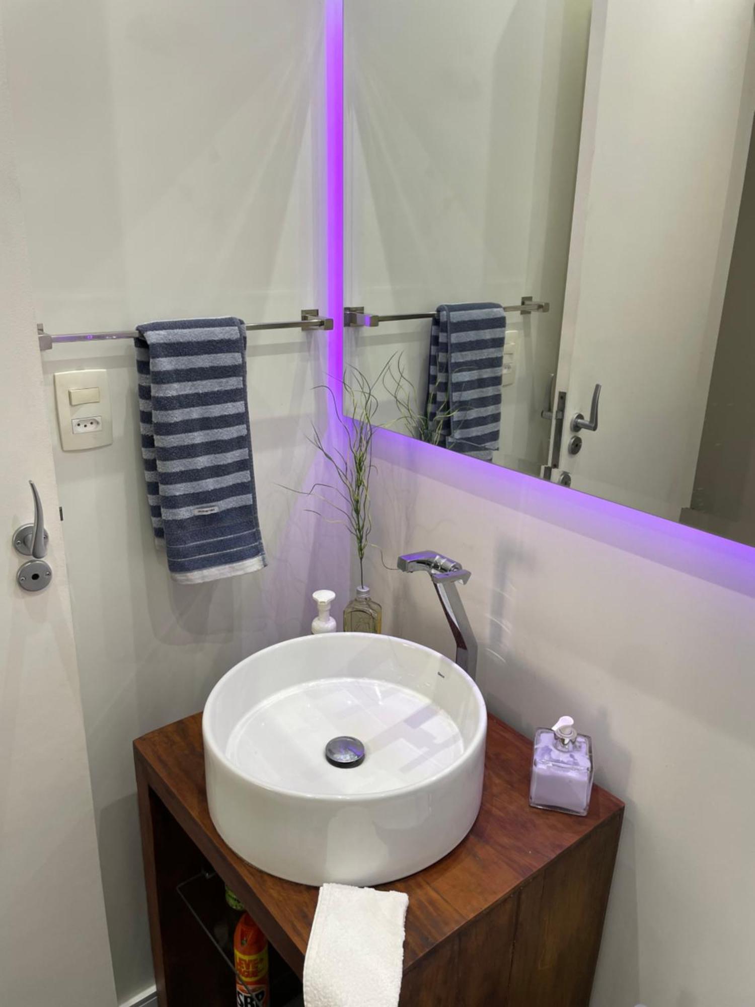 Conforto Espaco Trabalho Wi-fi Rapido Cama Queen Perto Metro Cantagalo Apartamento Rio de Janeiro