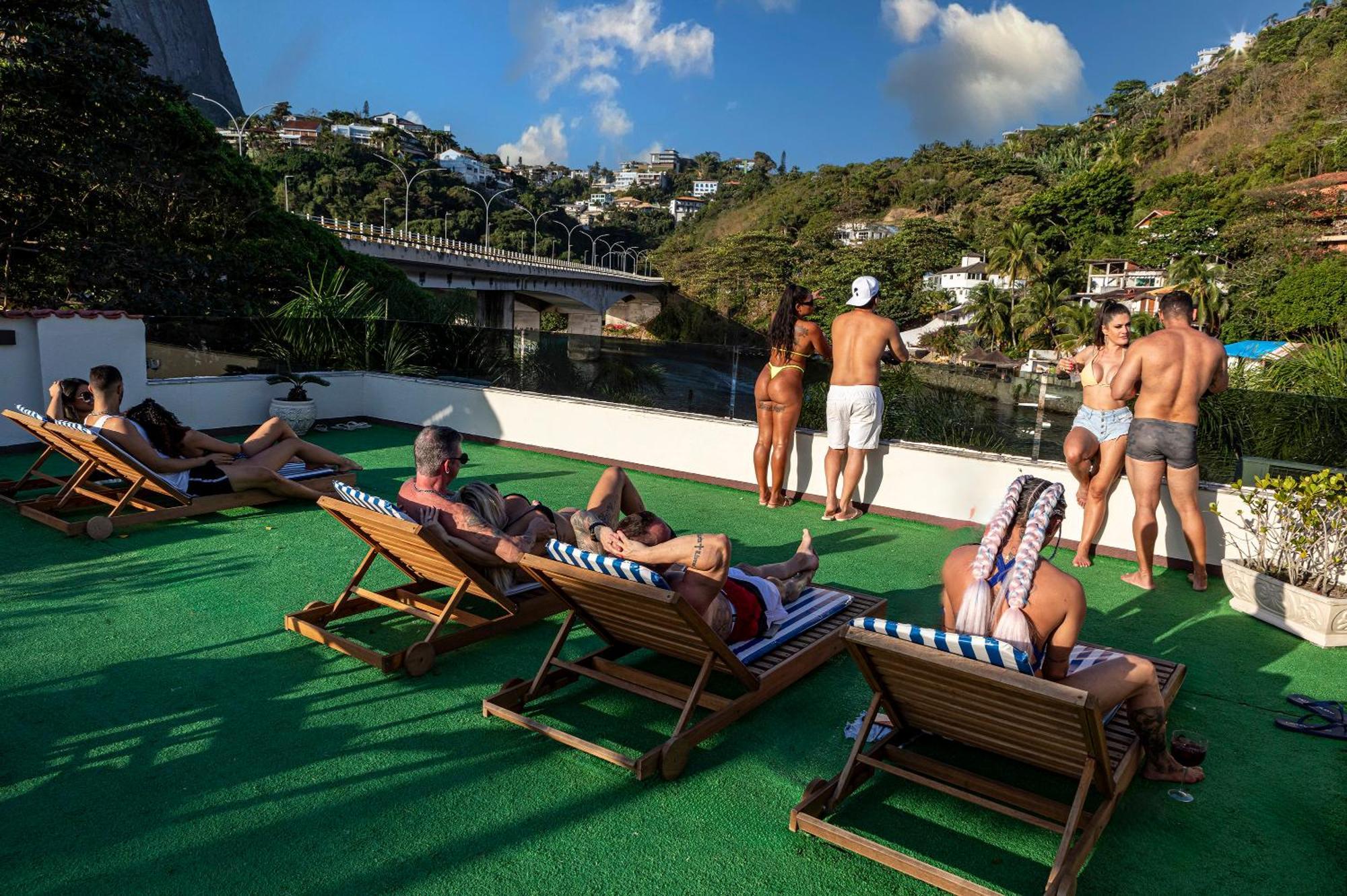 Riozin Liberal - Somente Adultos - Clothing Optional - Lifestyle Estalagem Rio de Janeiro