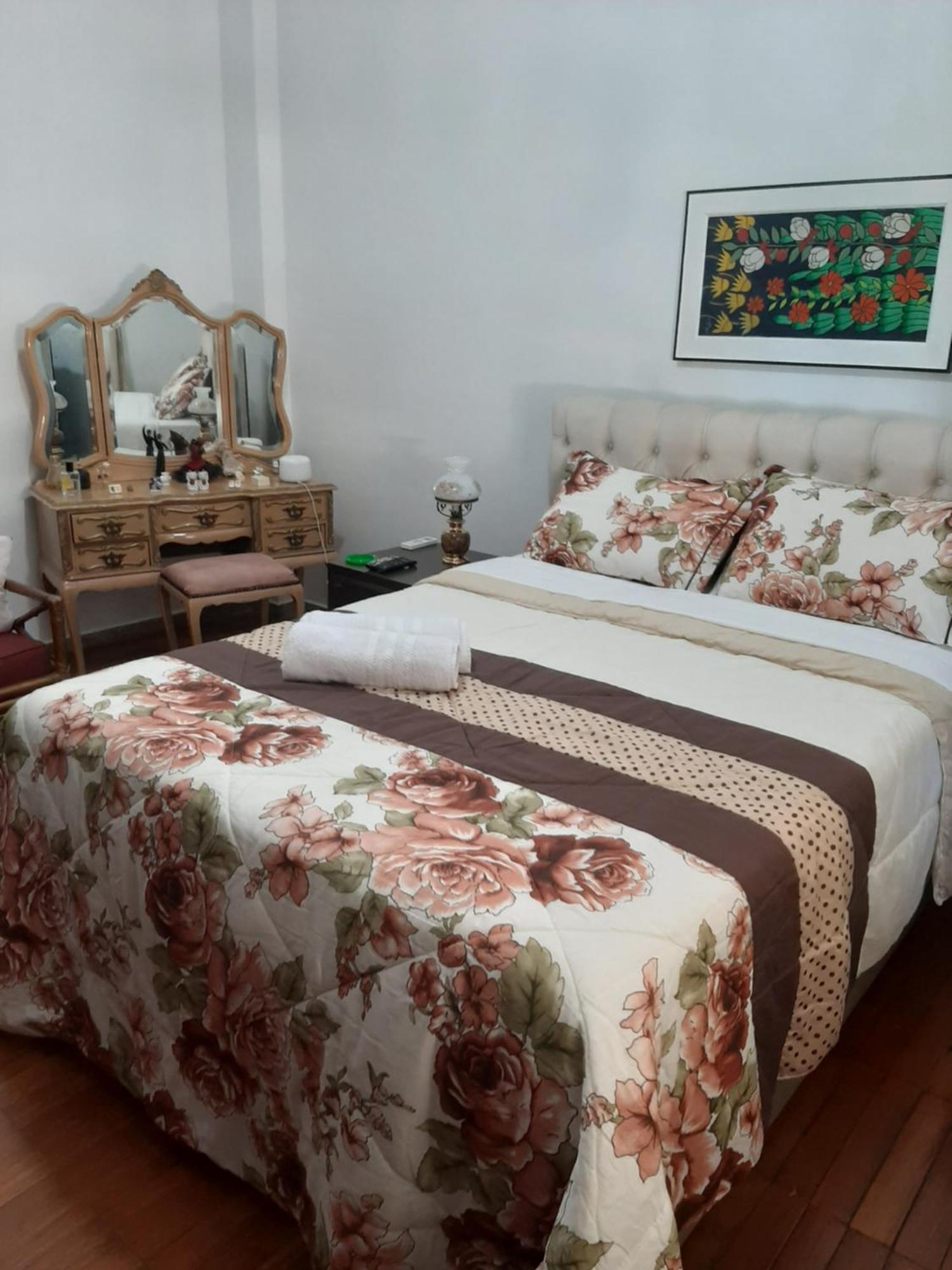 Apartamento Amplo, Arejado E Iluminado