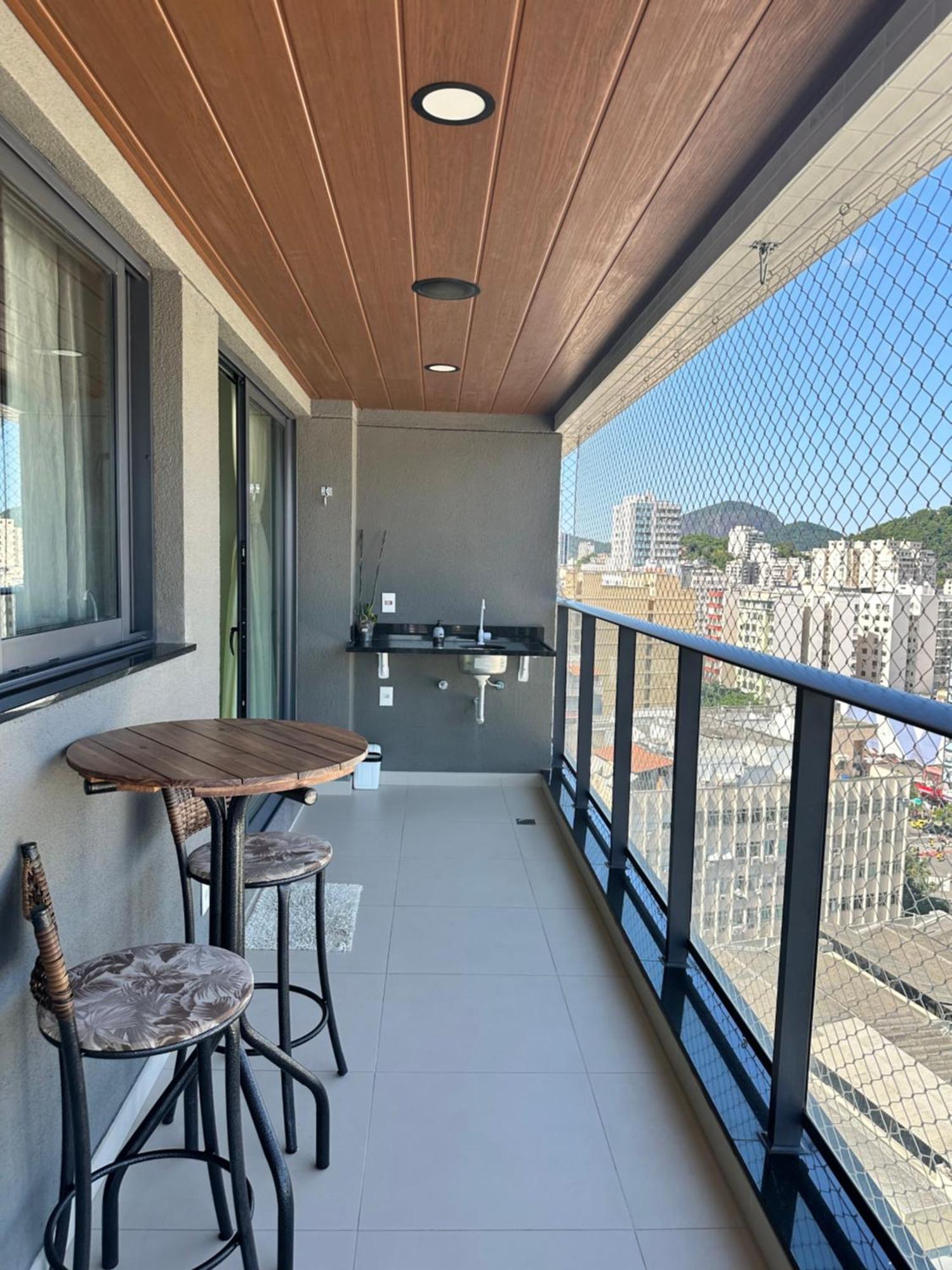 Apartamento No Flamengo, Andar Alto, Super Ventilado, Proximo A Com Varanda Espacosa E Incrivel Vista Do Cristo Redentor