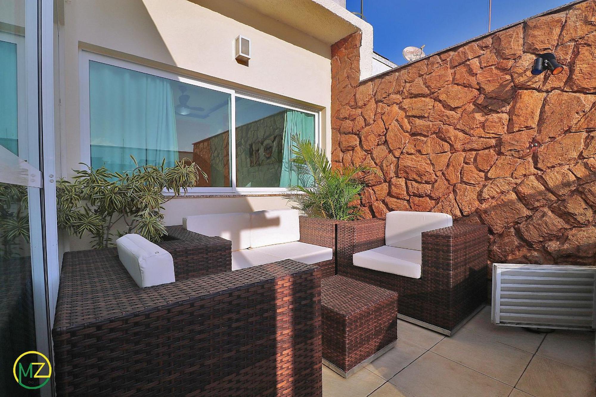 Apartment Penthouse With Pool, Close To The *