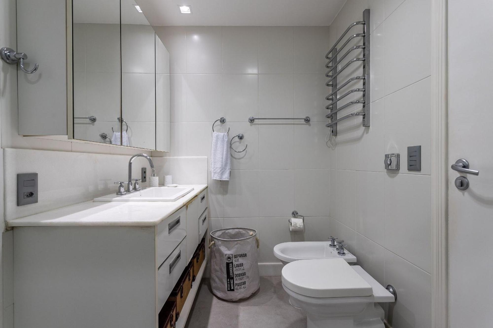 Charmoso Completo Com Ar Condicionado No Leblon Rio de Janeiro