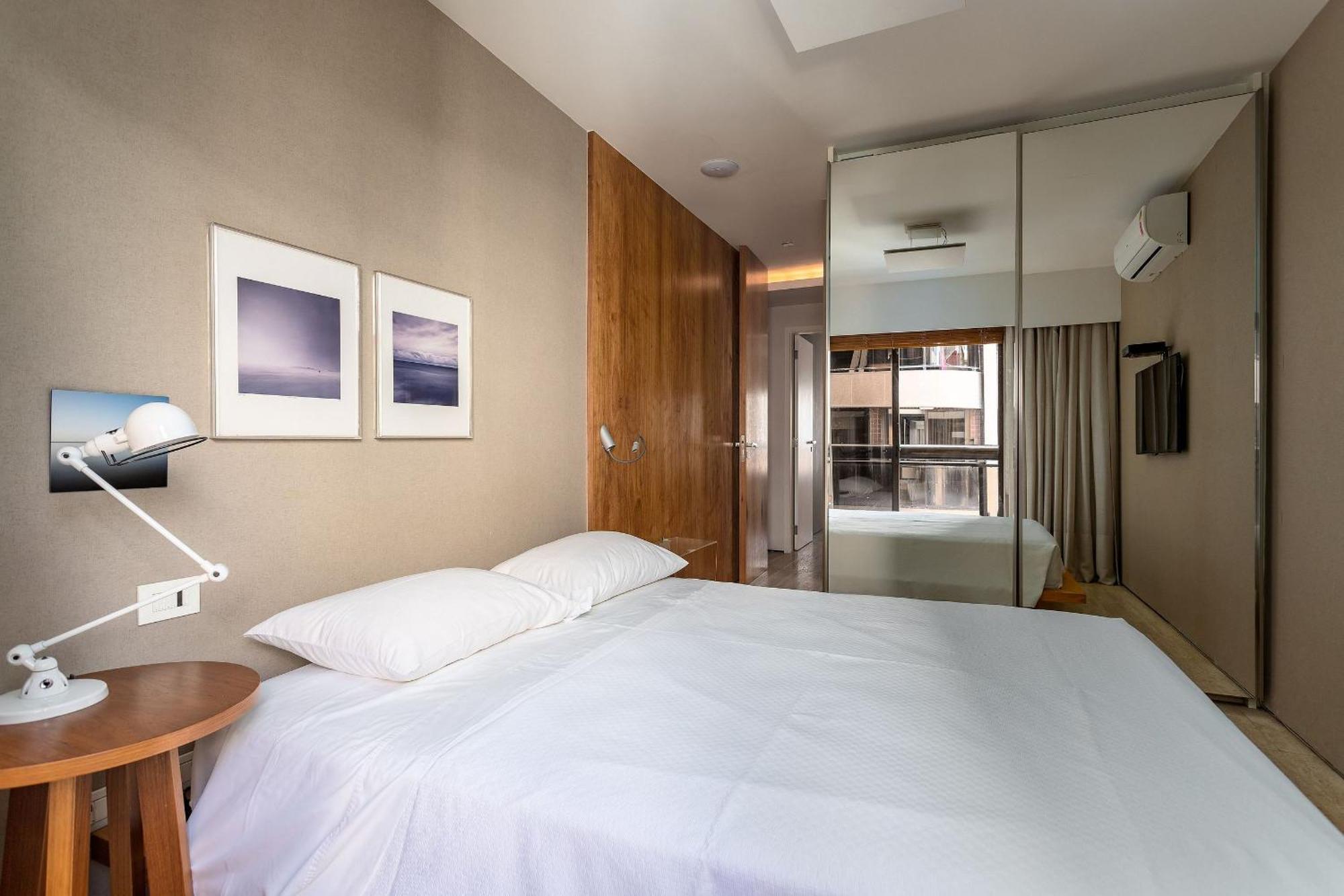 Apartamento Moderno Em Prédio à Beira-mar Na De Ipanema