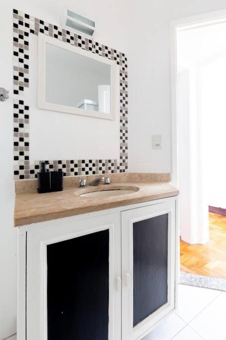 Apartamento Curtaarpoador: 1qt, Wifi Rapido, Vaga, 5min Praias *