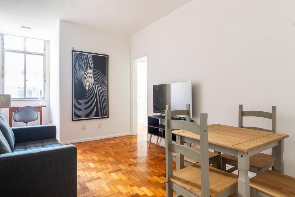 Curtaarpoador: 1qt, Wifi Rapido, Vaga, 5min Praias Apartamento