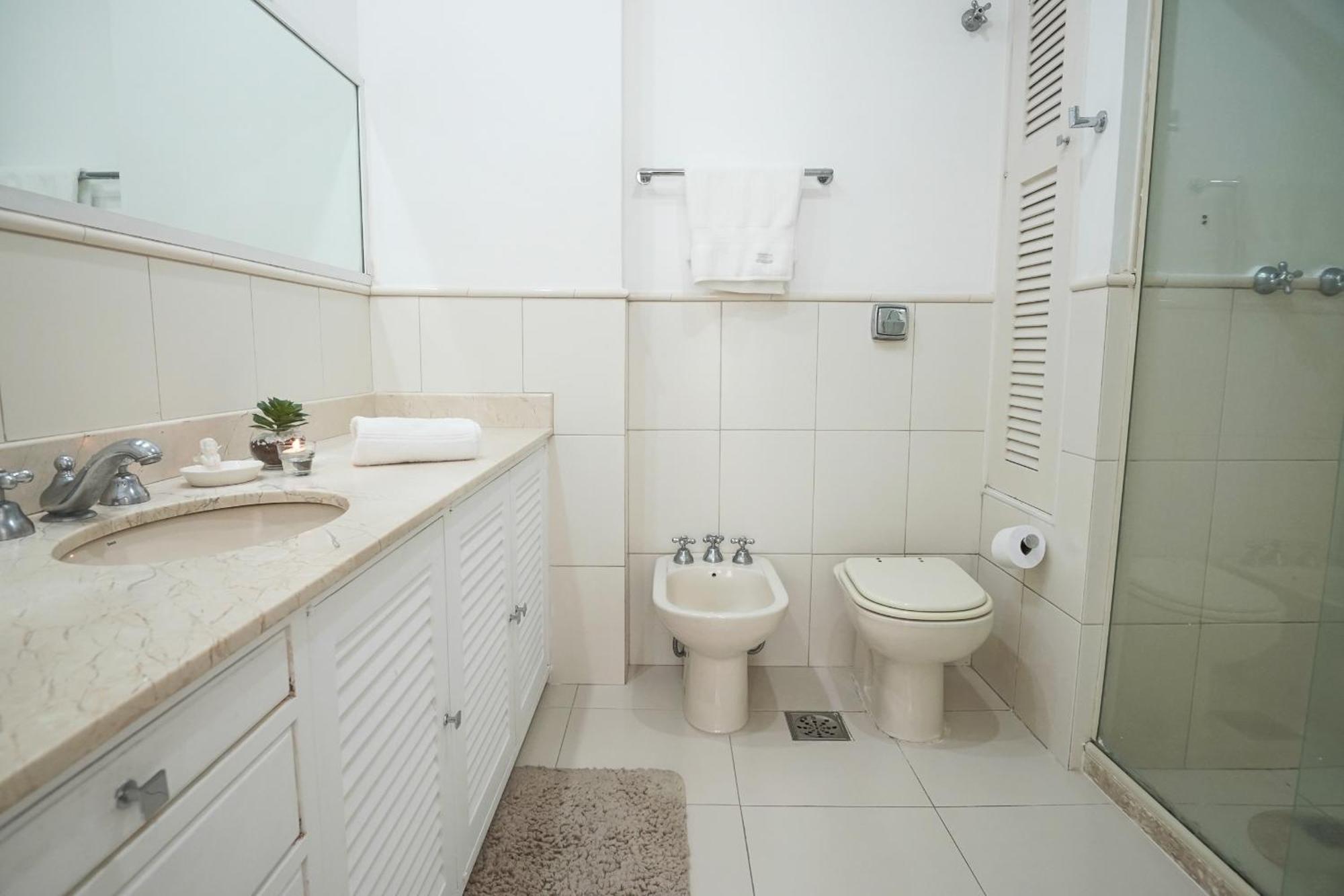 Espacoso Na Quadra Da Do Leblon Apartamento *