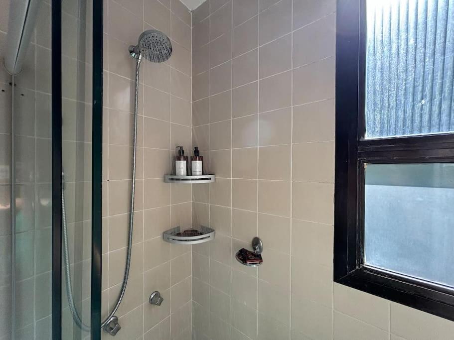 Apartment A 5min- Com Piscina, Portaria 24hrs, Internet 500mg, Shopping Rio Sul 2min A Pe!
