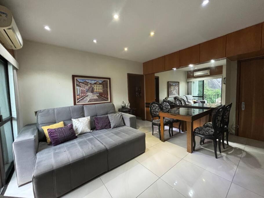 A 5min- Com Piscina, Portaria 24hrs, Internet 500mg, Shopping Rio Sul 2min A Pe!