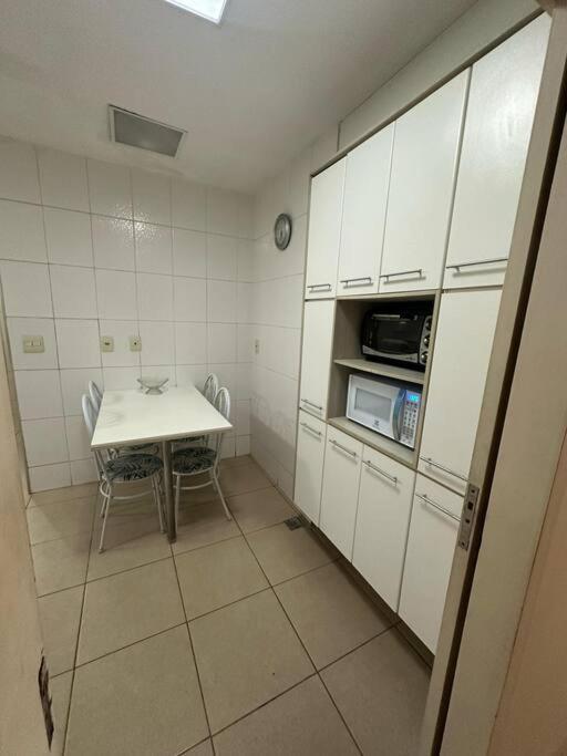 Apartamento Amplo A Passos Da De Copacabana, 4 Quartos *