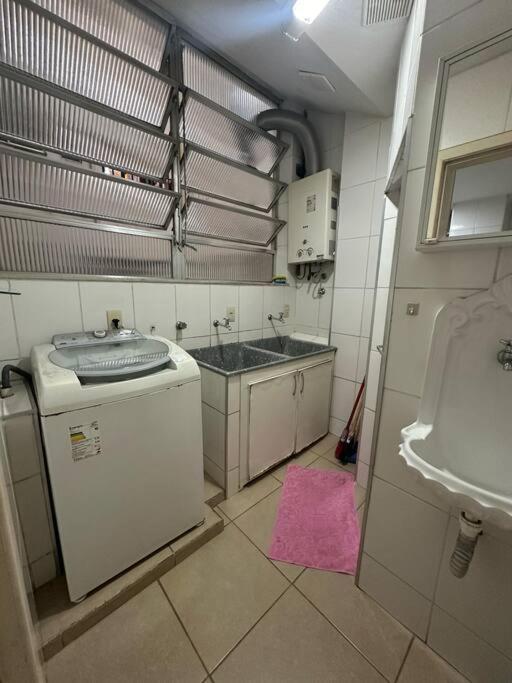 Apartamento Amplo A Passos Da De Copacabana, 4 Quartos *