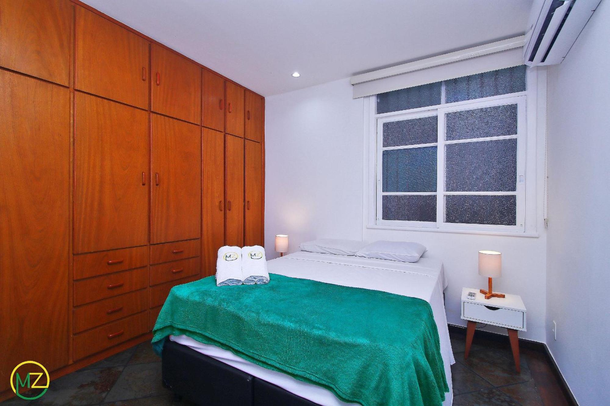 Apartamento Lindo Sala E Quarto, Pe Na Areia Em Ipanema