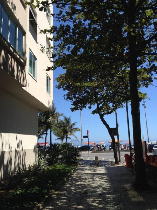 Na Praia, Com Terraco E Jardim- Leblon 2 *