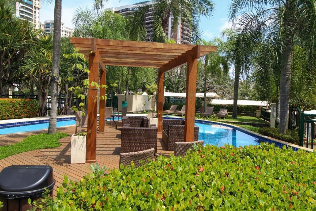 Barra Da Tijuca - 508 - De Frente Para Maravilhosa Piscina - Estacionamento Gratuito - Academia Comphania Atletica - Balsa Para Praia Gratis - Microondas - Geladeira Grande - Recepcao 24Horas - Wi-Fi - Com Pia *