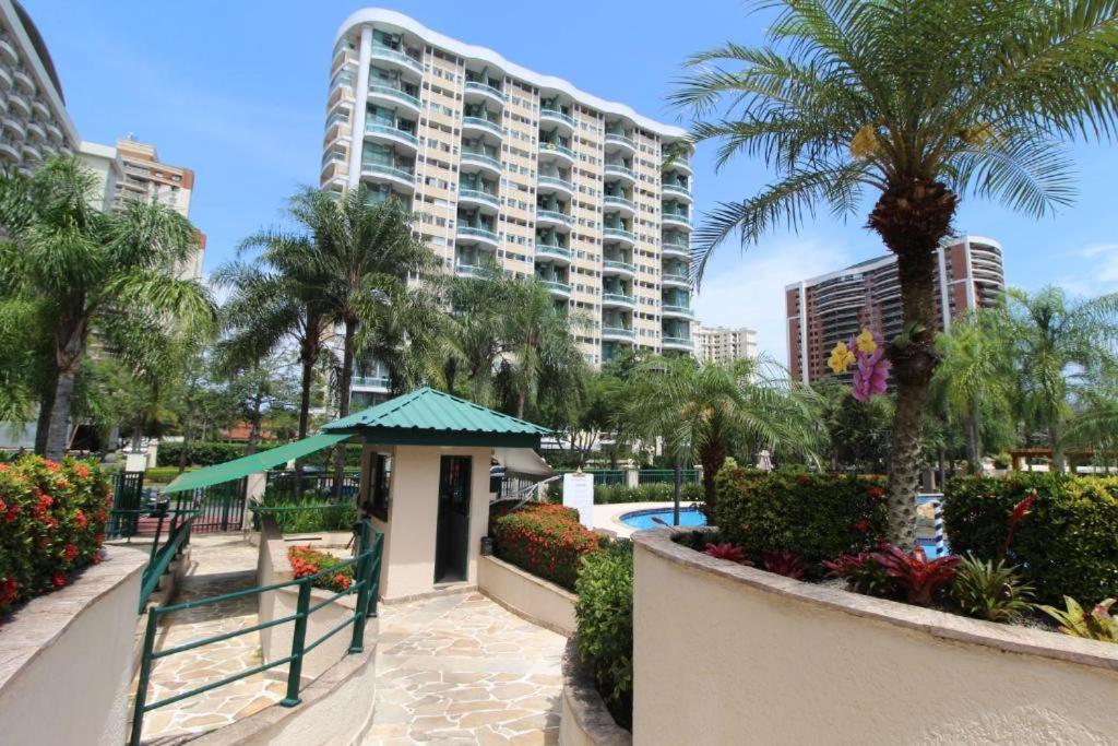 Barra Da Tijuca - 508 - De Frente Para Maravilhosa Piscina - Estacionamento Gratuito - Academia Comphania Atletica - Balsa Para Praia Gratis - Microondas - Geladeira Grande - Recepcao 24Horas - Wi-Fi - Com Pia