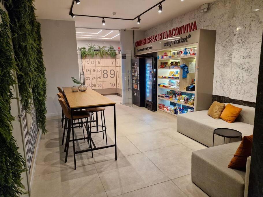 Estudio Moderno No Coracao Do Apartment *
