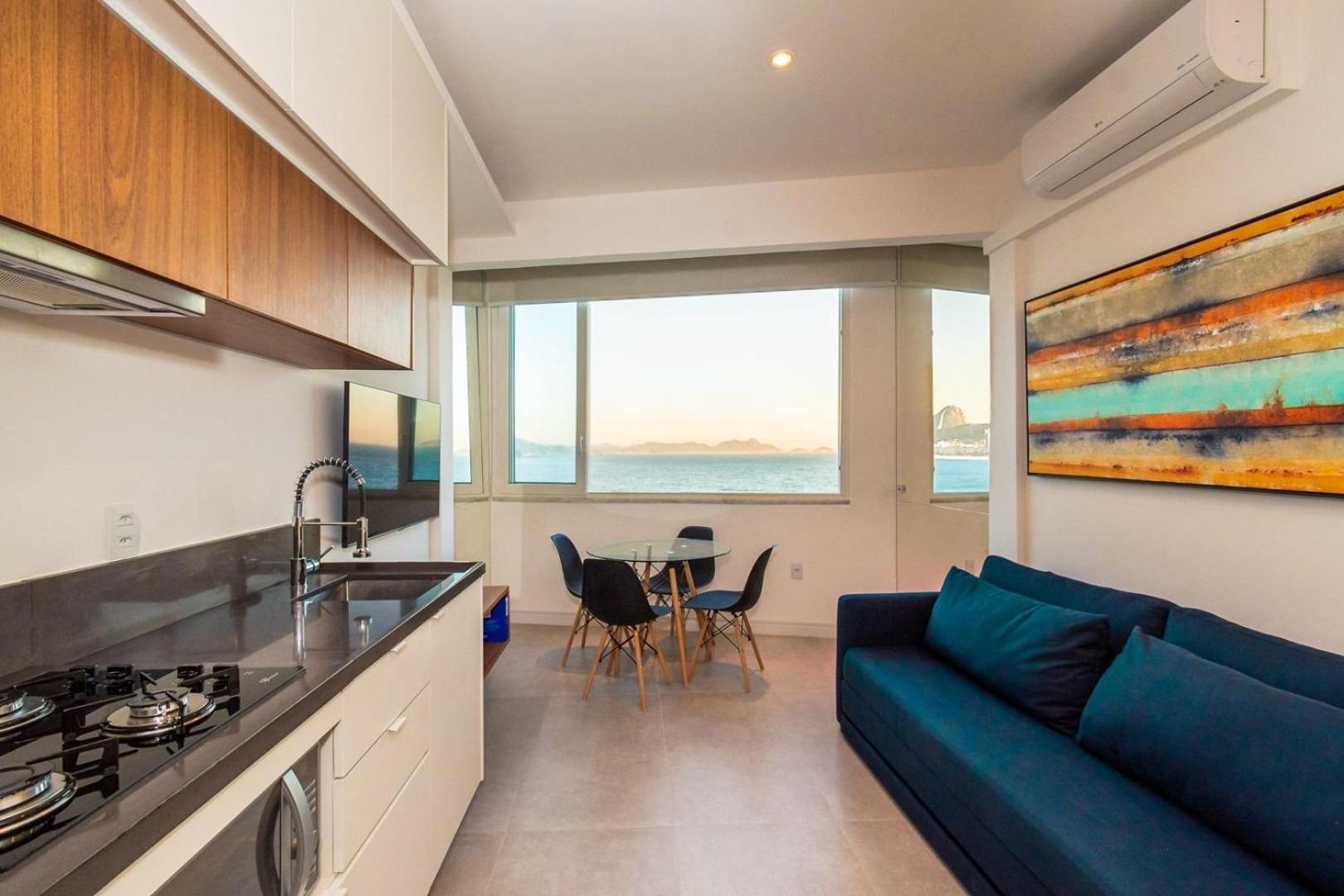 Apartamento Frente Mar Em Copacabana | A 3806/1203 *