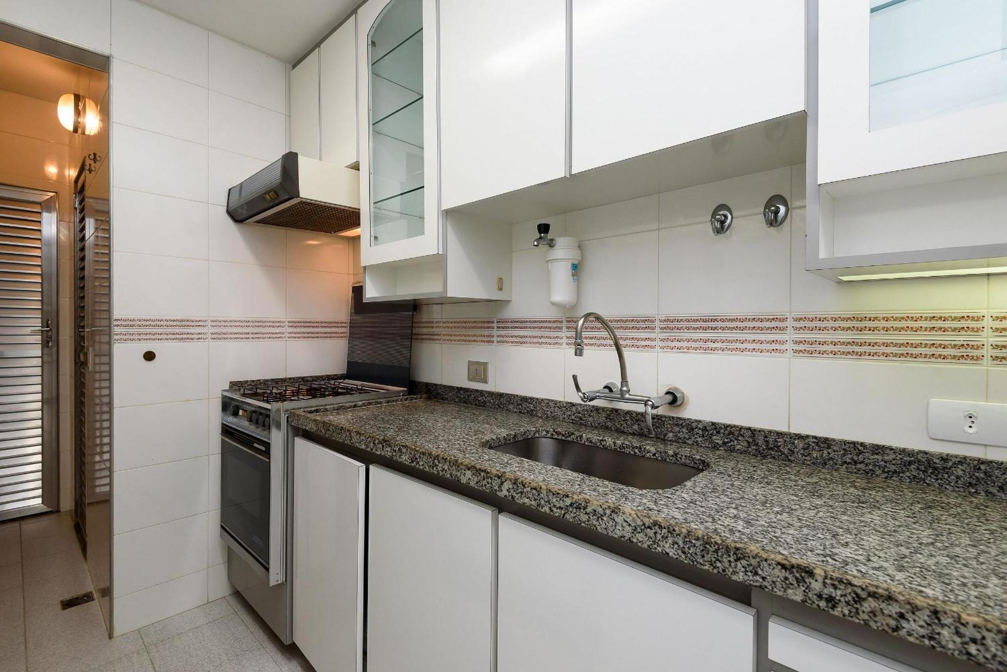 Apartamento Apto Antigo No Leblon P/ 7 Pessoas | Gsm 300/701
