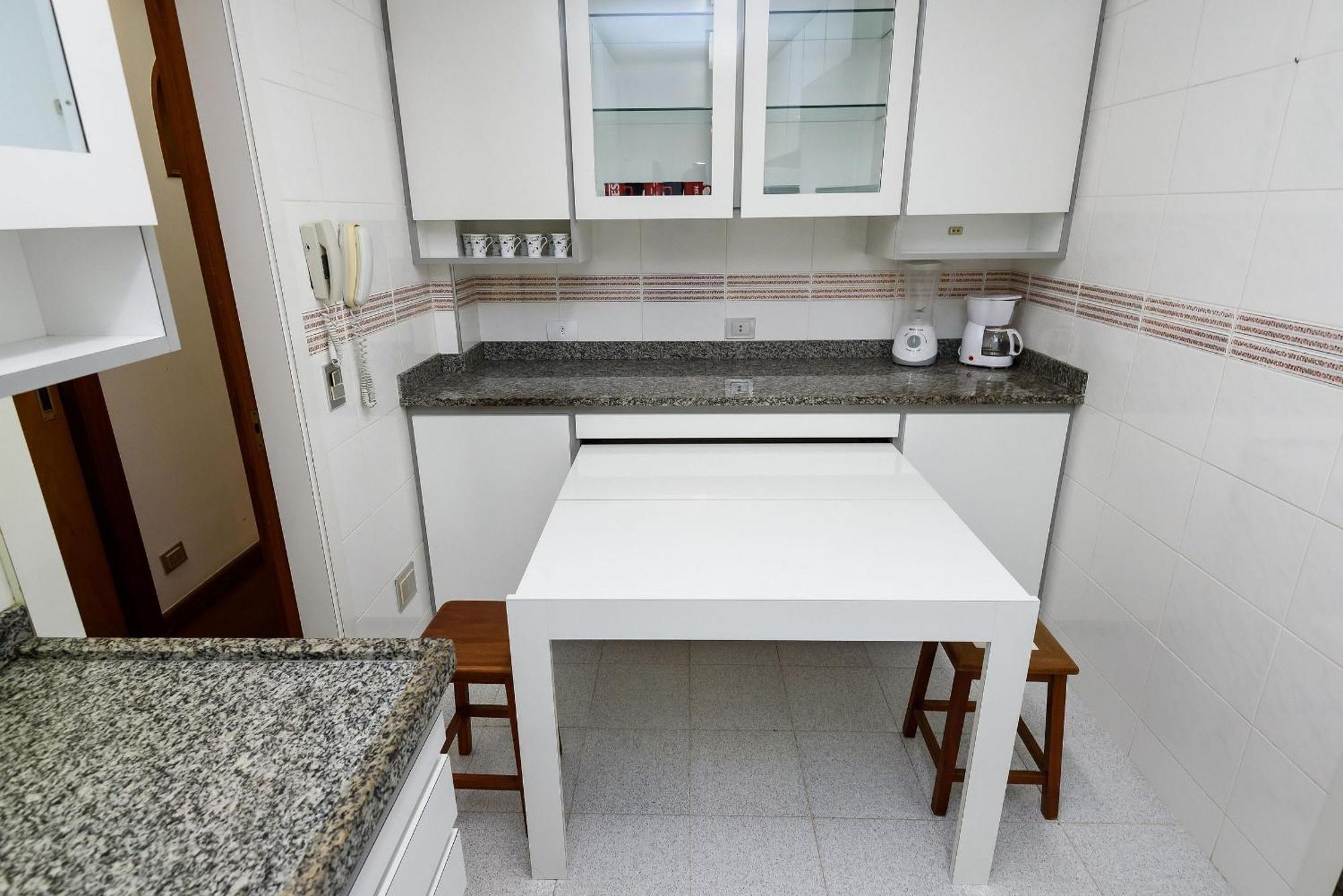 Apartamento Apto Antigo No Leblon P/ 7 Pessoas | Gsm 300/701 *