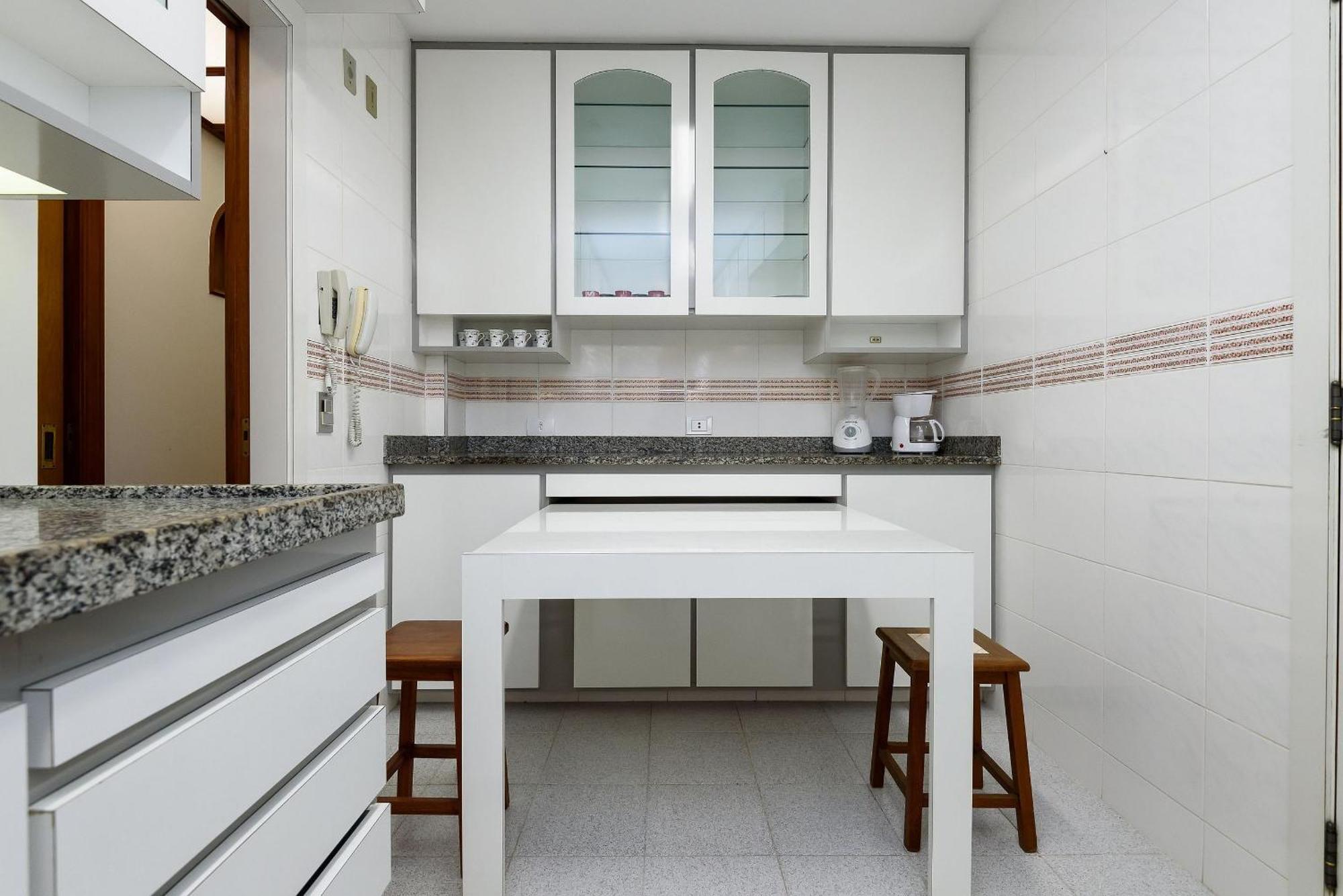 Apto Antigo No Leblon P/ 7 Pessoas | Gsm 300/701 Apartamento Rio de Janeiro