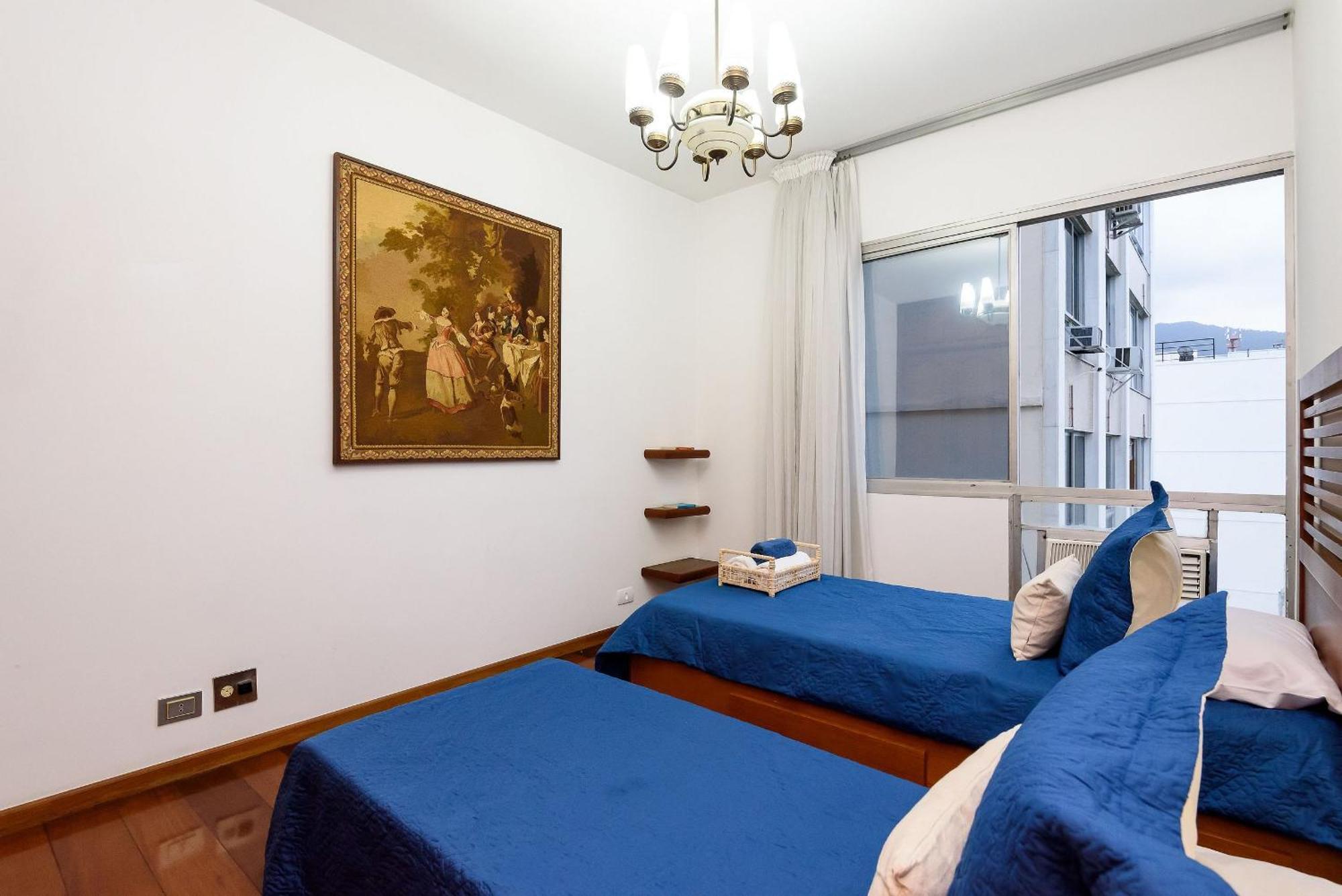 Apartamento Apto Antigo No Leblon P/ 7 Pessoas | Gsm 300/701
