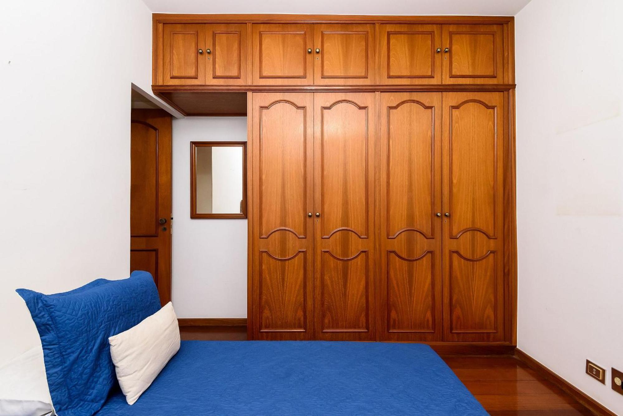 Apartamento Apto Antigo No Leblon P/ 7 Pessoas | Gsm 300/701 *