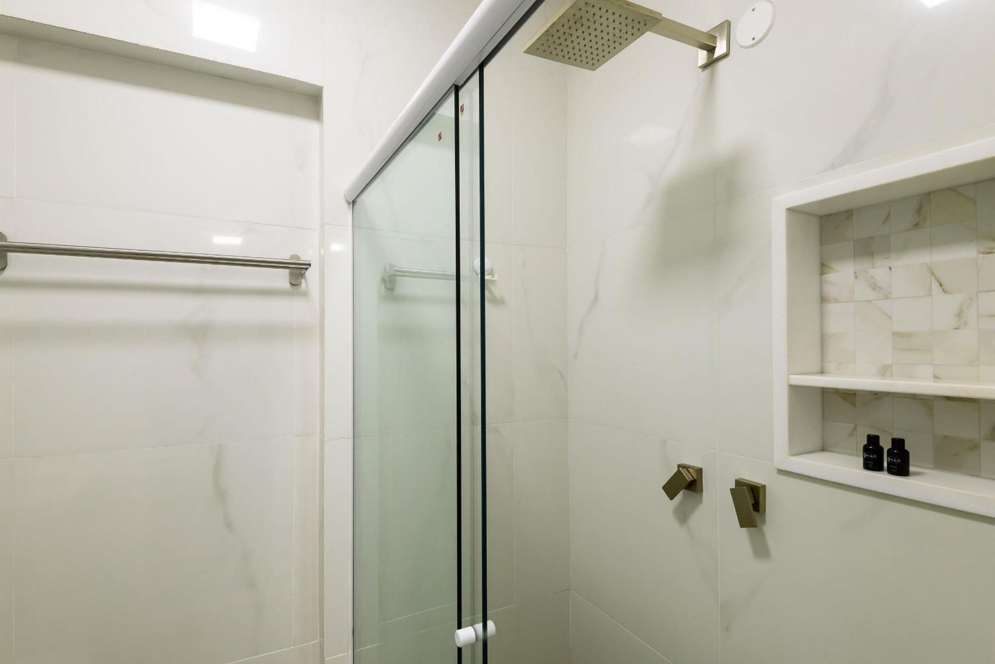 Apartamento Omar Do Rio - Sqc 143/1320: Moderno Com Vista P/ Cristo Redentor, Smart Tv, Internet 250mbps, A 230m Do Metrô Siqueira Campos E 10 Minutos Da De Copacabana